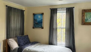 New Leeds listing Near Graces diner and Hudson! - Foto 5