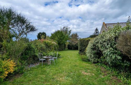 Rare pearl with garden facing the sea - Photo 18