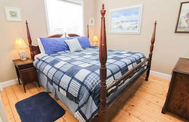 Lola's Lighthouse - Photo 5