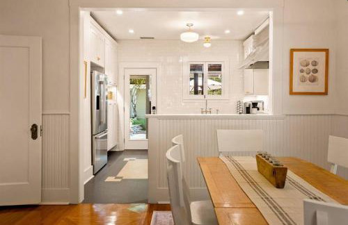 Vine Street Bungalow-Hot Tub, EV, Walk to Town - Photo 36