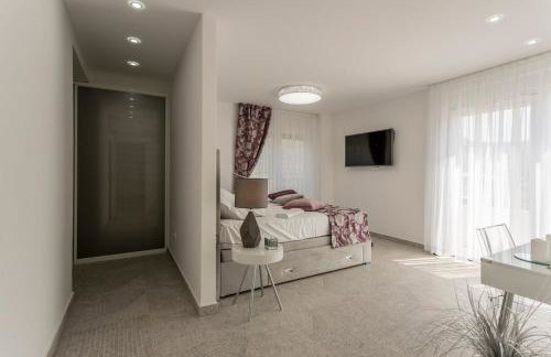 Luxe villa with pool, jacuzzi, and sauna - Foto 22