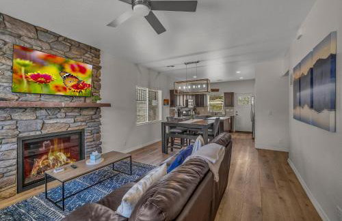 Breezy Pines Mountain Views Hiking Trails Nearby - Photo 2