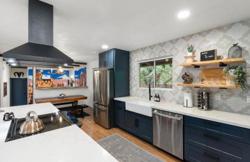 Walk to GC Train Depot and Route 66, king beds, game room, BBQ, firepit - Photo 1