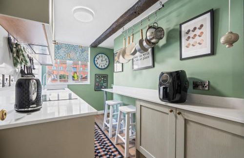 #54 The Balti Cottage Apartment - Sleeps 5 - Close to Kingsbury Water Park - " Perfect for Contractors and Families - Free parking" - Foto 18