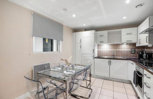 Luxury Apartment - Balcony - Prime Location - Sleeps 5 - Foto 20