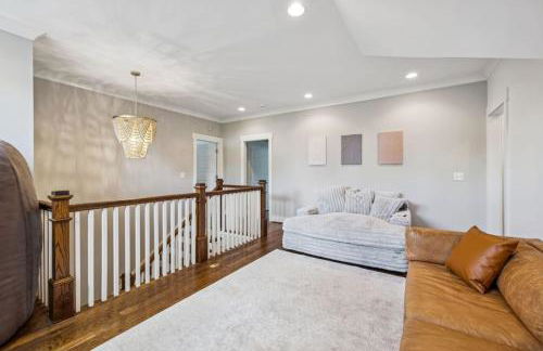 Walk to 12 South and Restaurants with Garage and Golf Simulator - Foto 19