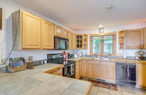 Near Beach Access Torch Lake Cabin Retreat! - Foto 10