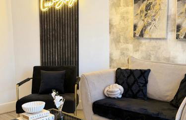 Lux 4 Bedroom House - Jacuzzi Bath Sleeps 9 Free Parking Near Leeds Centre - Foto 9