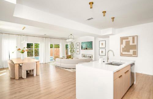 Gated Resort, 2 Homes, 9BR Ensuites, Slps27, Pool - Photo 17