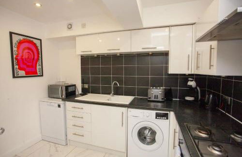 Beautiful 2 Bed Flat with a Private Terrace - Foto 8