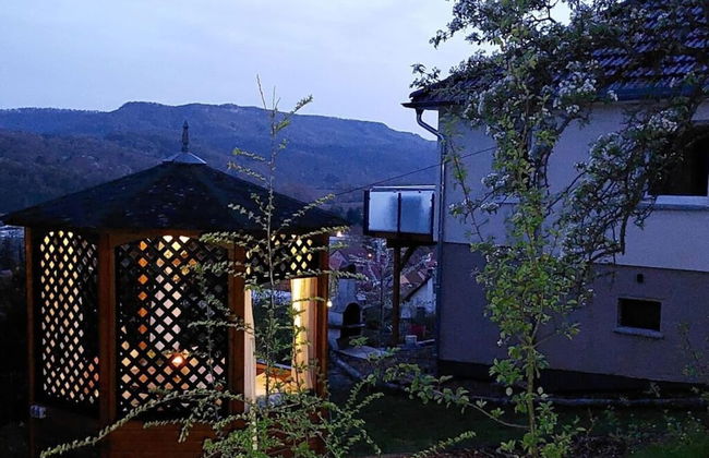 Under the District Administrator's Mountain - Foto 11