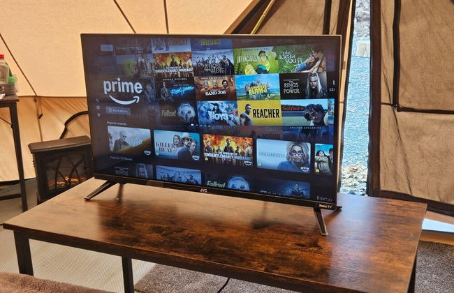 Cozy Winter Hot Tent With Log Burner, Tv & Hot tub - Photo 11