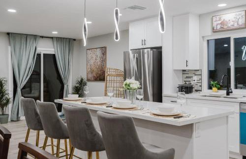 Entire Private Home with 3 Bedrooms 2 Bathrooms, Hot Tub, Garage, King Bed, Available Now - Foto 54