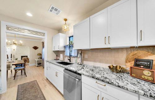 Fully Restored cottage, AMAZING game room, hot tub - Foto 21