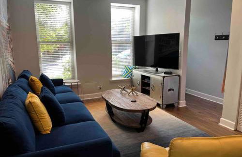 Trendy West Town Flat - 2 bed / 1.5 bath w parking - Foto 2