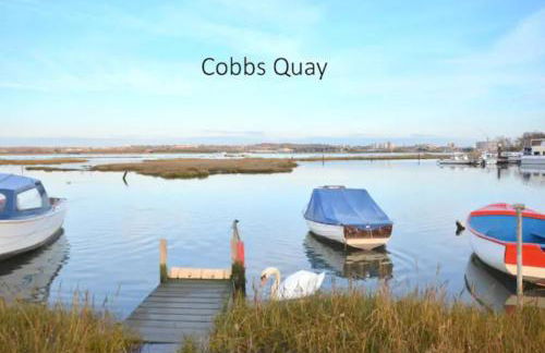 Holes Bay Nature Reserve, Poole, right next to the Water - Photo 13