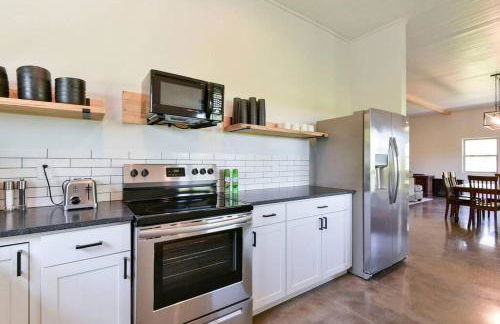 Table Rock Lakefront on 2 Acres with firepit - Foto 42