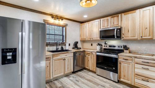 Serene Couples Getaway with Mtn Views in Bedford! - Foto 5