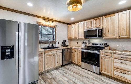 Serene Couples Getaway with Mtn Views in Bedford! - Foto 5