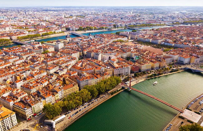 Fly above Lyon in a private plane - Foto 1