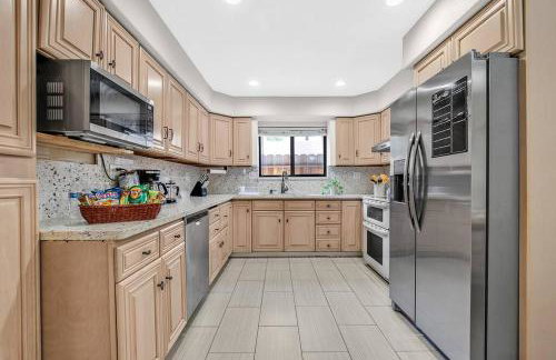 King Suite, 5 Queen beds Spacious Modern Home - Foto 23