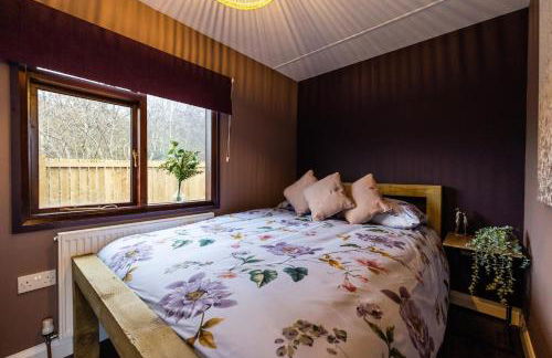 The Woodland Lodge - Wood Fired Hot Tub and Firepit - Foto 17