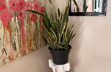 Tree House 6 bedrooms, 2 blocks from everything - Foto 34