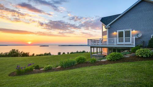 Lake View Champlain Home with Hot Tub and Sauna! - Foto 2