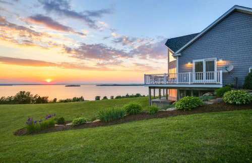 Lake View Champlain Home with Hot Tub and Sauna! - Foto 2