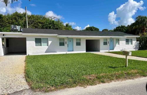 New! Tropical Hideaway near Beach! Tons of Parking - Photo 4