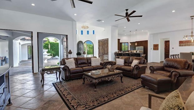 Movie Theater, Game Room, Pool, Hot Tub, & Views Villa Toscana by Avantstay - Foto 3, Interior