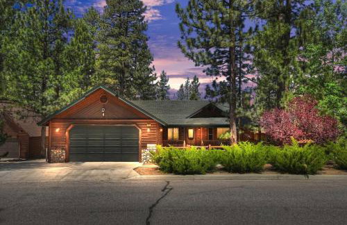 Teakwood Cozy Wood Cabin with Fireplace - Photo 71