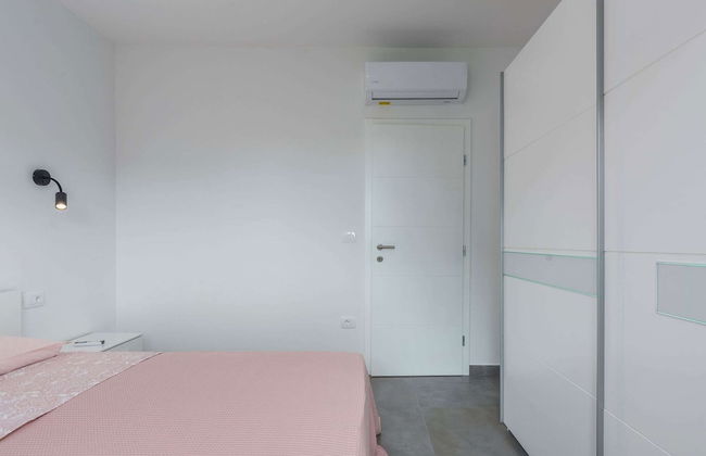 Villa in Novigrad With Private Pool and Beach - Photo 4