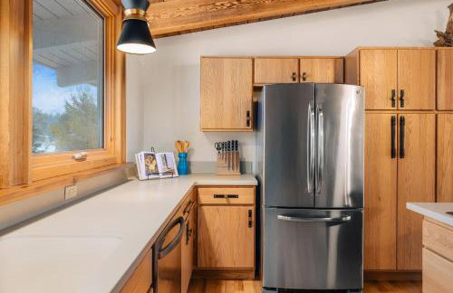 Midcentury home, private beach. large great room - Foto 18