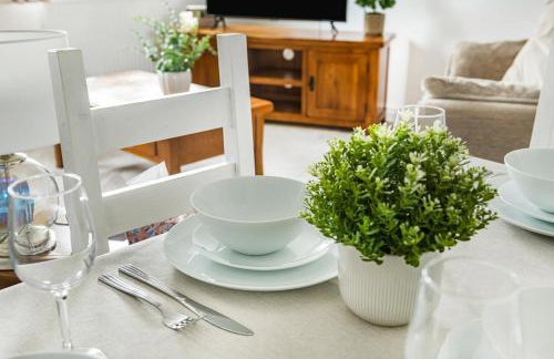 3BR Home with Garden & Free Parking - Foto 4