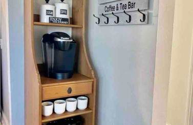 Cozy Neutral Farmhouse, Coffee provided, Relaxation optional - Foto 8