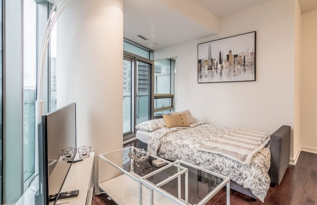 AOC Suites 2 Bedroom Condo, City CN Tower View - Foto 20