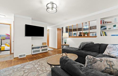 Charming Home Near Target and Parks 2 Bathrooms - Foto 33