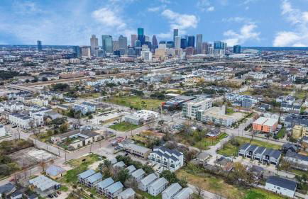 3Bdr 6Beds in Ellegant Home with Rooftop Lounge and SkylineView - Foto 42