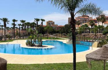 Almerimar Amplio Apartamento de 3 Habitaciones con Piscina, pista de padel, futbol y Garaje Cubierto para 2 Coches en Altas Entinas - Foto 1