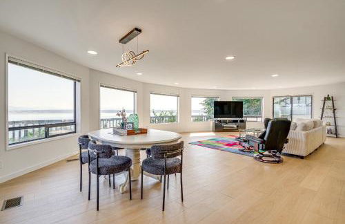 Spacious Camano Home with Hot Tub and Water Views! - Foto 1