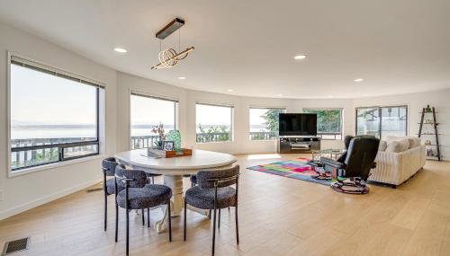 Spacious Camano Home with Hot Tub and Water Views! - Foto 1