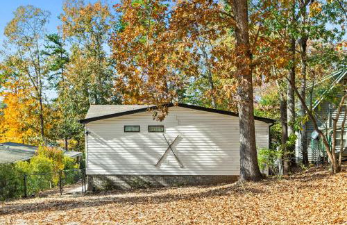 Hartwell Haus with Dock & Playground home - Foto 48