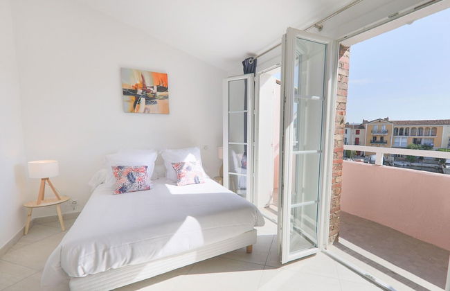 Superb Vacation Home With Pontoon - Photo 6