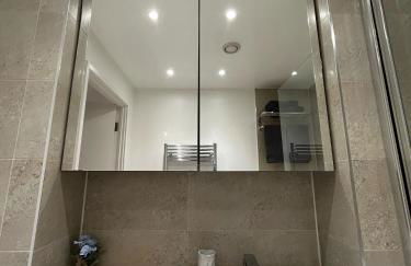 Modern 2-Bedroom Flat Near Wembley - 9 Minutes from Park Royal Station - Foto 25