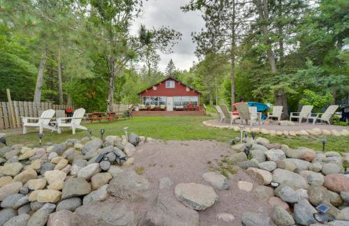 Winter Lake Escape with Access to Ice Fishing! - Foto 1