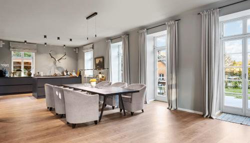 GUT KLETKAMP "Försterei" - Freistehendes Backsteinhaus mit 4 Schlafzimmern ruhig am Waldrand gelegen I Kamin I Garten & Terrasse I 15 Min zur Ostsee I 3 Bäder I Küche I Parkplatz I WLAN - Foto 5