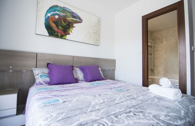 EnjoyGranada LUJO Piscina y Parking - Foto 7