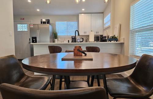 Steps to Trolley Stop 11 Renovated Home with Free EV Station - Foto 5