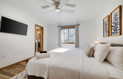 Serene Escape at Big Bass Lake & Pool Access - Foto 21